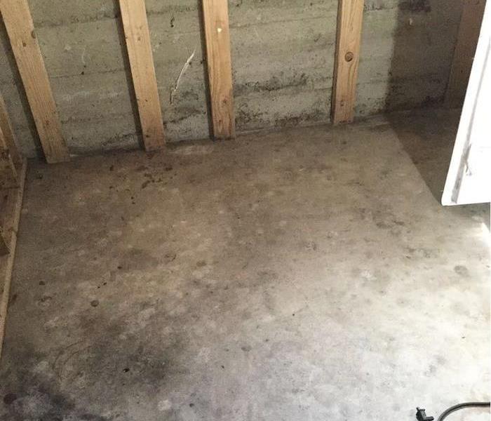 Basement with dry floor and framework on walls